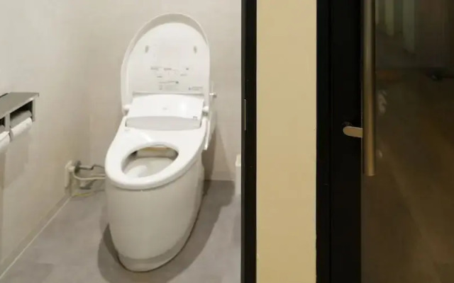Rembrandt Cabin and Spa Shimbashi - Caters to Men