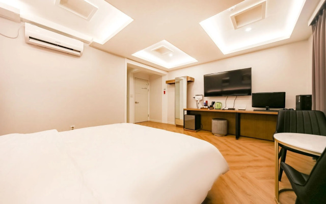 Dongchon Amusement Park Gallery Hotel