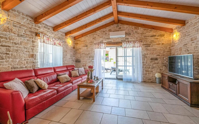 Beautiful Home in Pula With Wifi and 3 Bedrooms