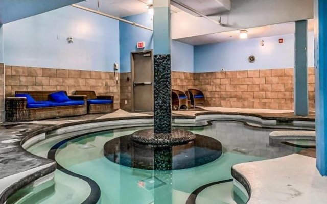 Luxury 3-Br Penthouse | INDOOR Pool & Hot Tub | Pool Table | 2 Decks + Mtn Views