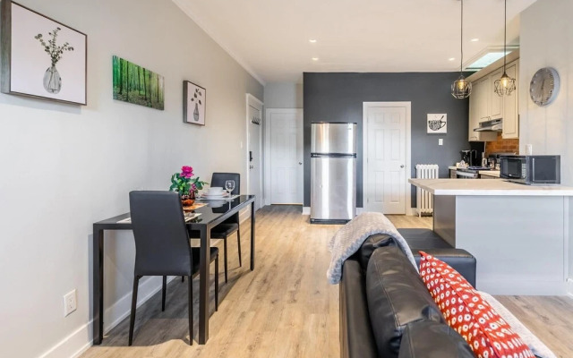 Upscale 2BR With King Bed-prime Location