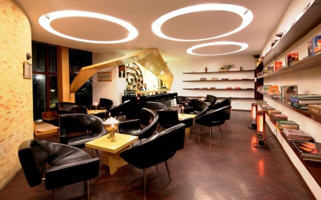 Manu Allaya Spa Resort