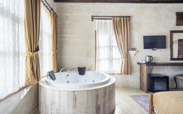 Uzay Cave Suite Hotel