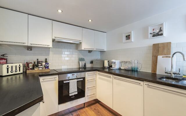 Charm 2BR South Kensington Flat Near Gloucester Rd