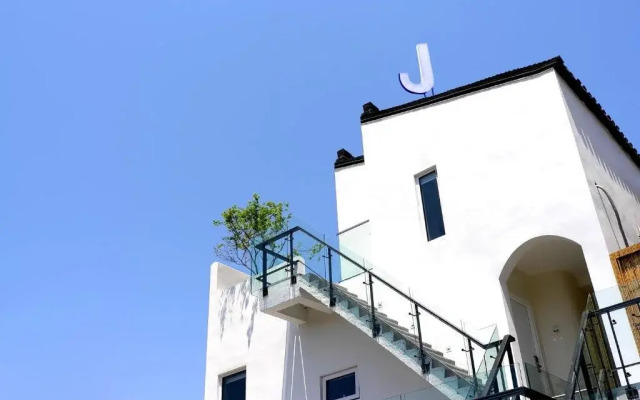Xitang · J Romantic Riverside Homestay (Xitang Ancient Town)
