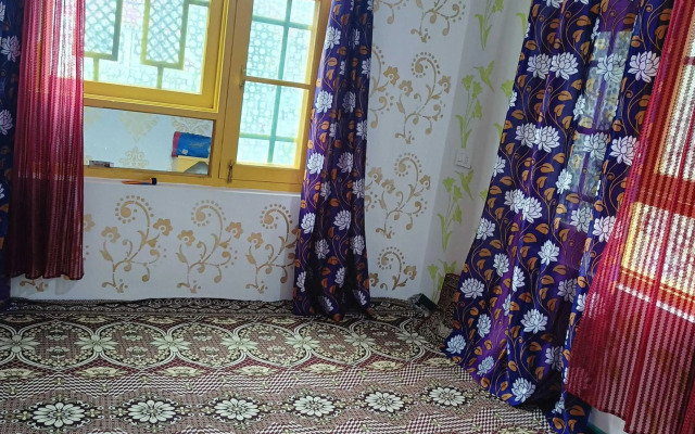 POP 92607 Rohi Homestay