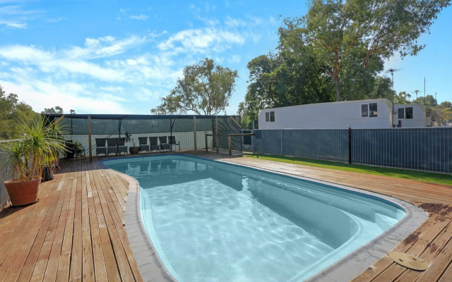 Aaok Moondarra Accommodation Village