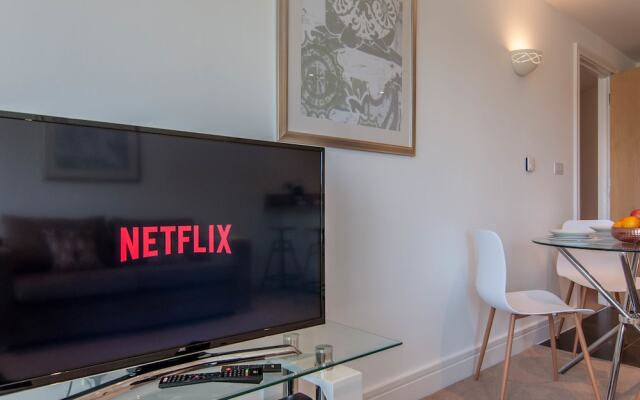 Executive Stansted Airport Apartment