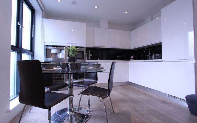 Modern 2 Bedroom Apart in heart London