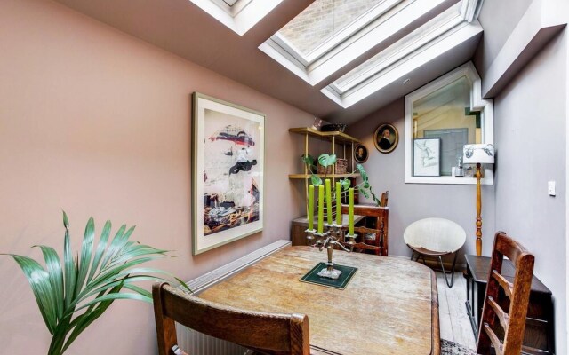 Bright 3 Bedroom Trendy Home by Hampstead