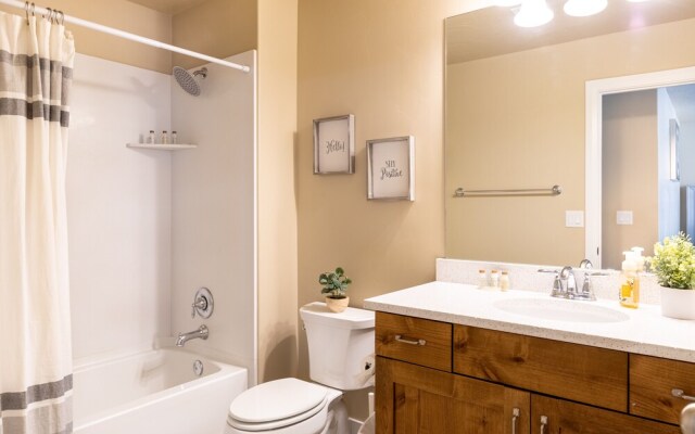 Poolside 3 Bedroom Apts by RedAwning