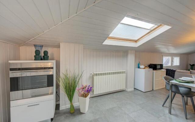 White Paradise Rooftop Stunning Lake View