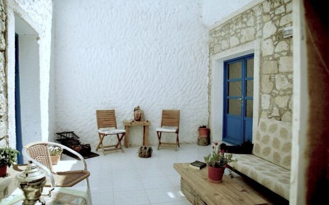 Avlulu Konak Alacati