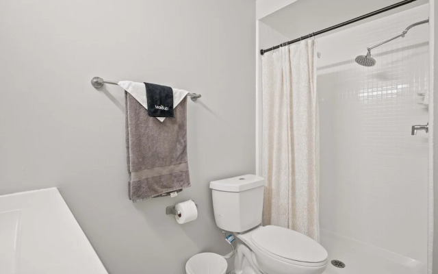 2-bedroom Spacious Stay