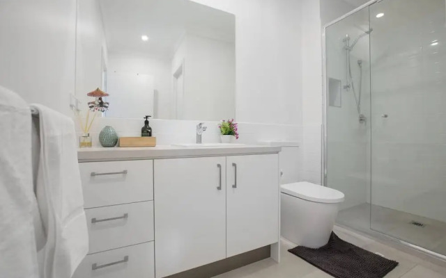Captivating Large 4br@narre Warren