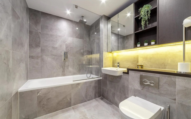 Sky-high North Acton Apartment