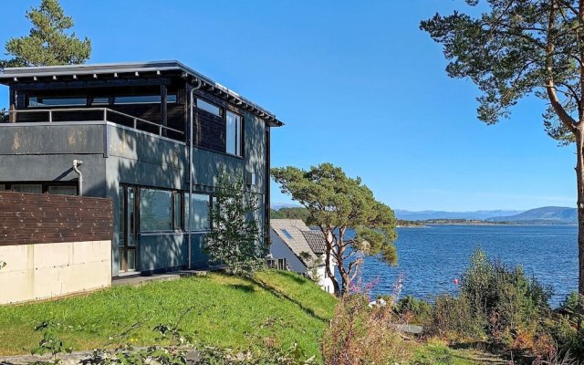 6 Person Holiday Home in Mosterhamn
