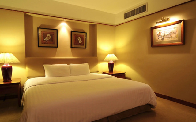 Pantip Suites