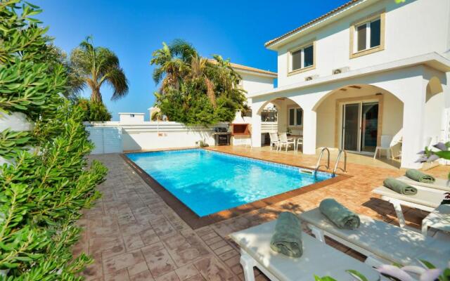 SunnyVillas: 3BR Super Cozy Villa☆Private Pool☆BBQ - Villa Falcon