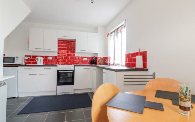 2 Waxham Court