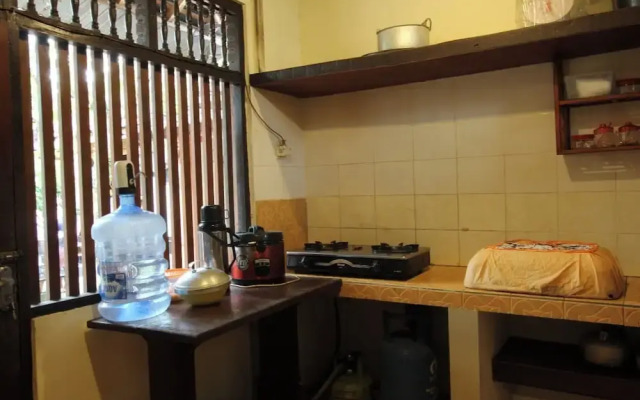 Capital O 94011 Binhari Guest House