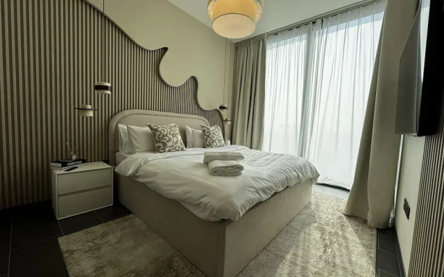 Luxury 1BR Apartment with Pool Access