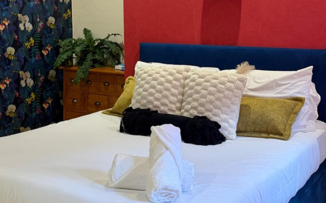 1 Bed Flat - Sleeps 5 - Pet Friendly - Parking