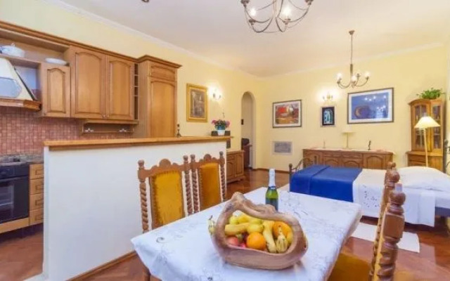 Amoret Apartments