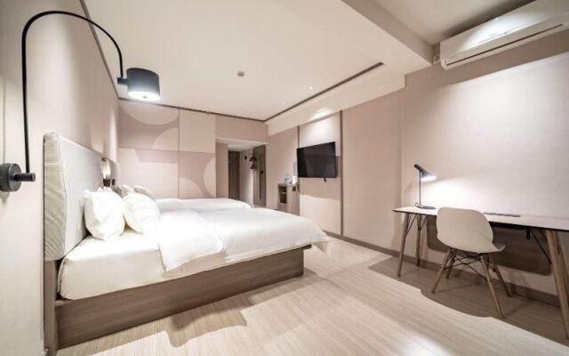 Hanting Hotel Shanghai Jiaoda Jiangchuan Road Metro Station New