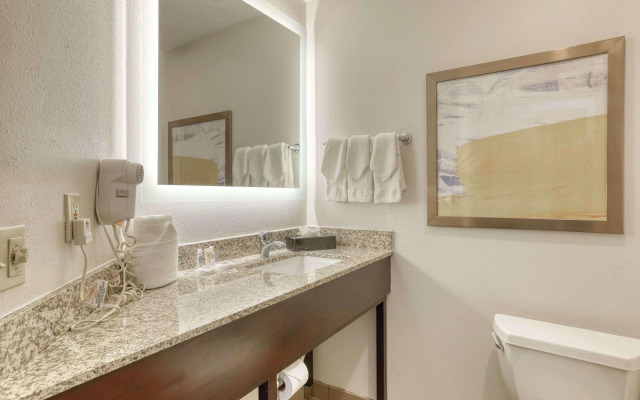 Comfort Suites Milwaukee Airport