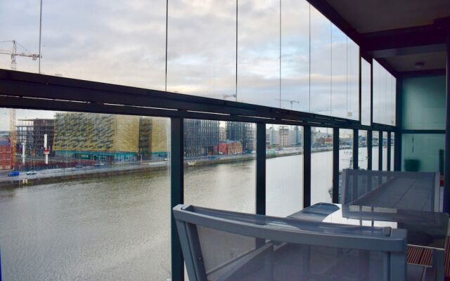 3 Bed Room Flat In Grand Canal With River Views