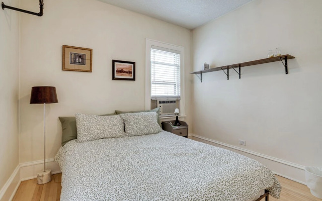 Bright Minneapolis Apartment - 1 Mi to Downtown!