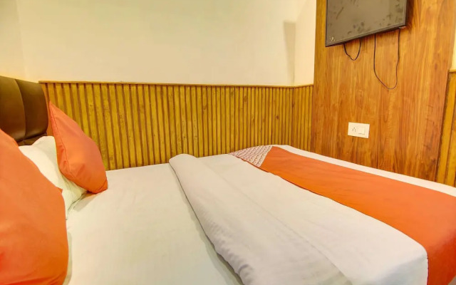OYO 28373 Hotel Shri Sai