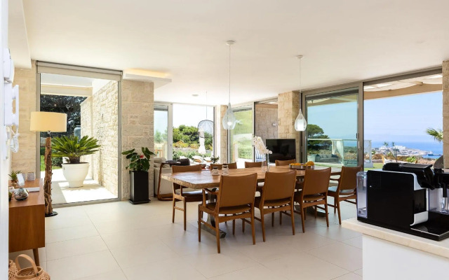 Villa Elias