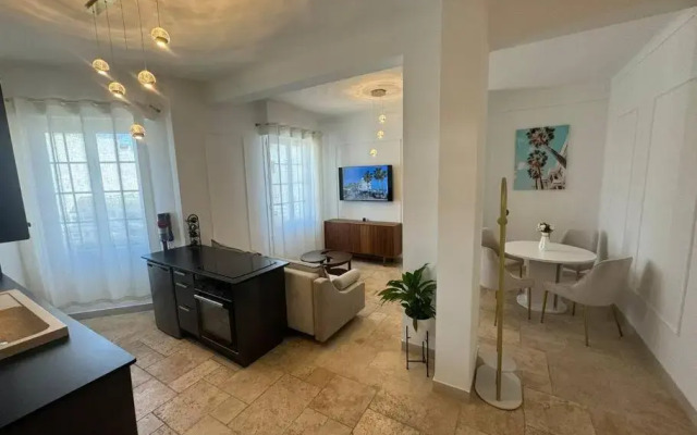 Contemporary Studio Juan Les Pins