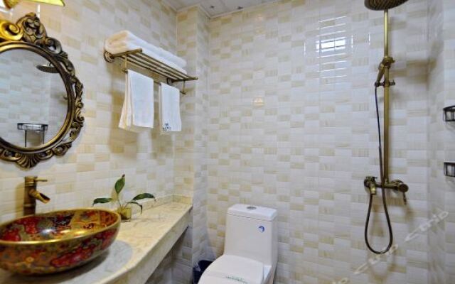 Kaili VIP Lai Hotel (Wanda Plaza Electronic Information College)