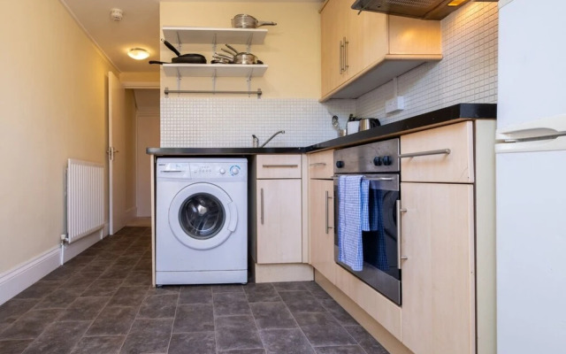 Bright City Centre Flat With Sea 2 Mins Away