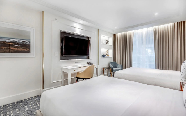 AZUR Legacy Collection Hotel