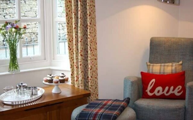 Crown Cottage
