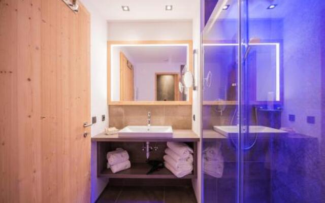 Helmhotel