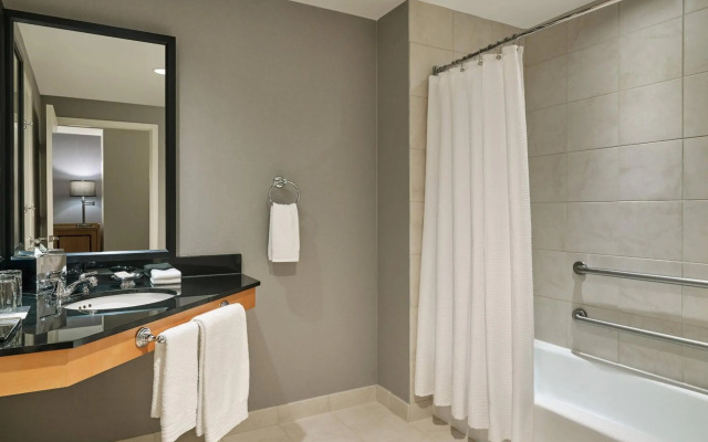 Renaissance Chicago O'Hare Suites Hotel