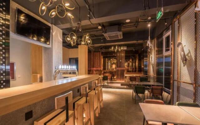 Zmax Hotel Beijing Wangjing Jiuxianqiao Xingji Bear