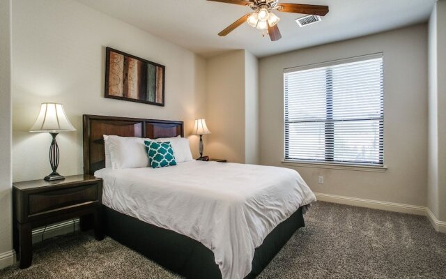 Beautifully furnished TownHome at shops