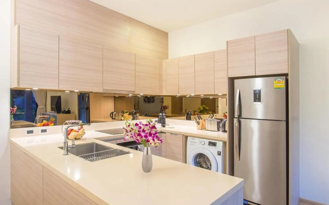 Luxury Oceanfront_pool access apartment