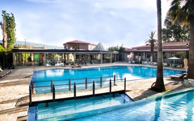 Corali Resort