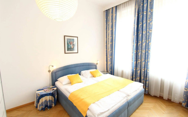 CheckVienna Edelhof Apartments