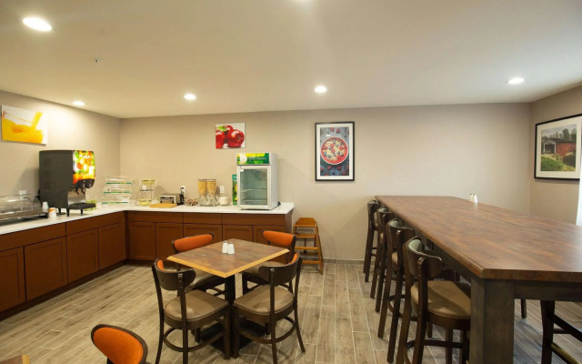 Quality Inn & Suites Hammond Near I-8090