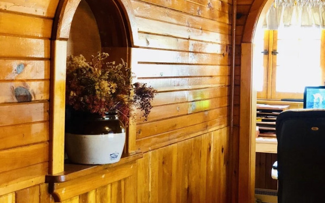 Green Gables Bungalow Court