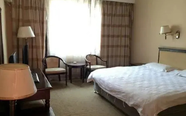 Yifeng Jinchao Business Hotel