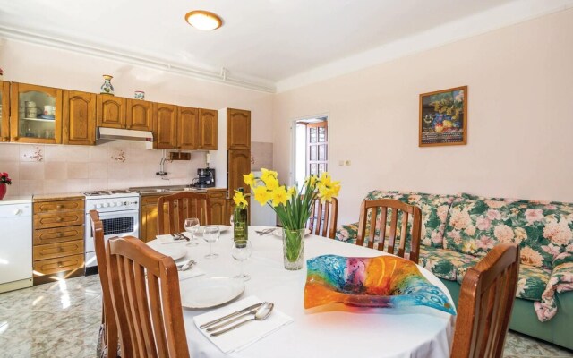 Beautiful Home in Icici With Wifi and 1 Bedrooms